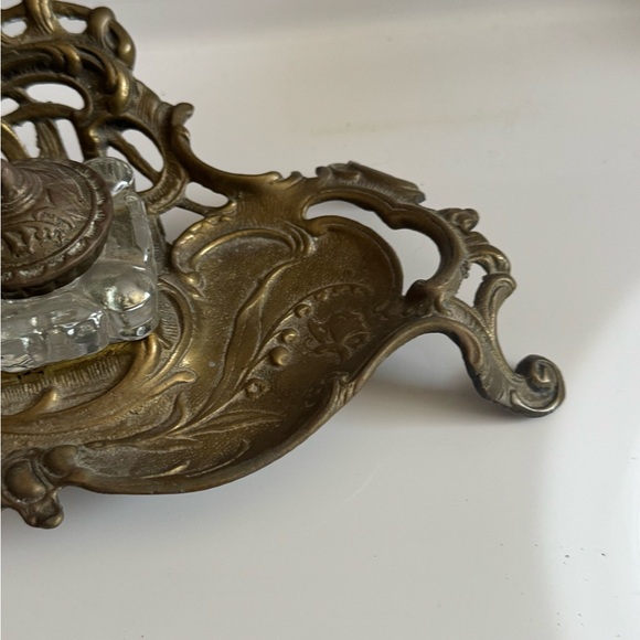 Vintage / Antique Brass Inkwell with Glass Insert - Picture 7 of 9